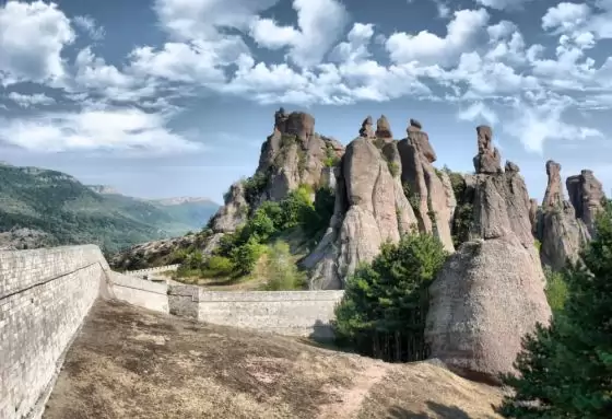Двудневна екскурзия до Белоградчишки скали, пещера Магура...
