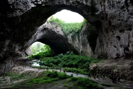 Еднодневна екскурзия до Деветашка пещера, Крушунски водоп...